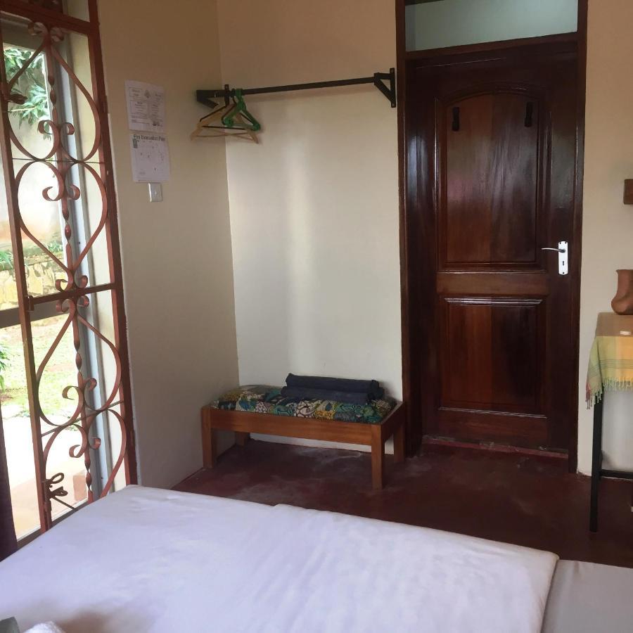 Carpe Diem Guesthouse Entebbe Zewnętrze zdjęcie