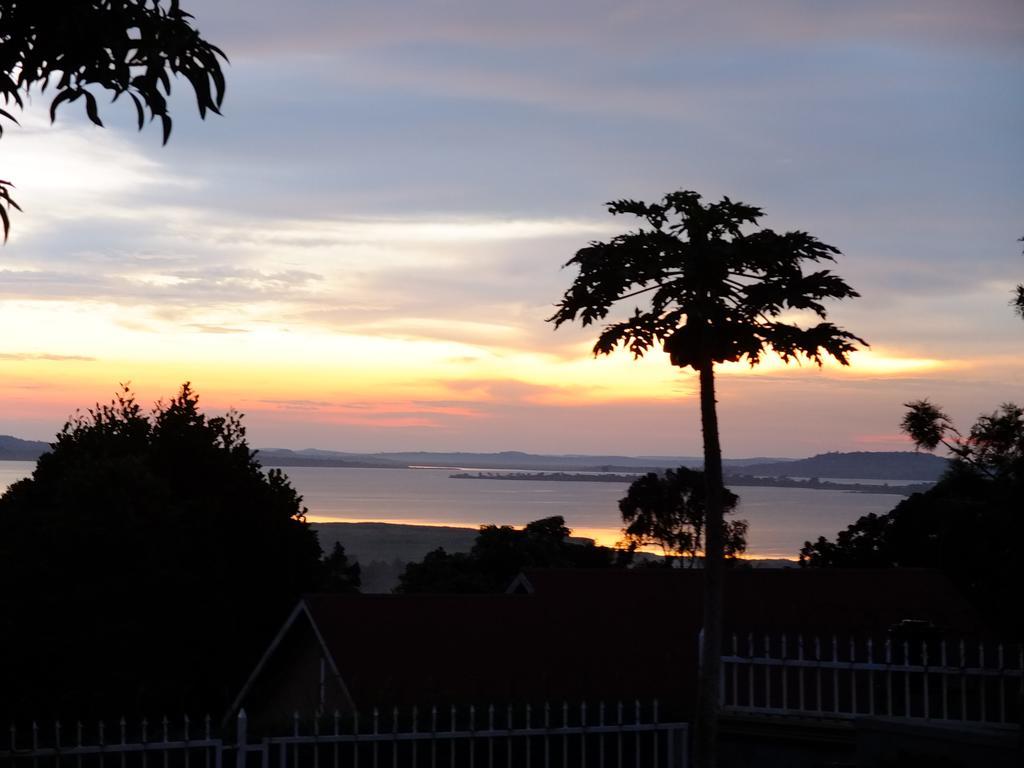 Carpe Diem Guesthouse Entebbe Zewnętrze zdjęcie